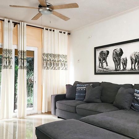 Central Upscale New Kingston Apt With Pool Eksteriør billede