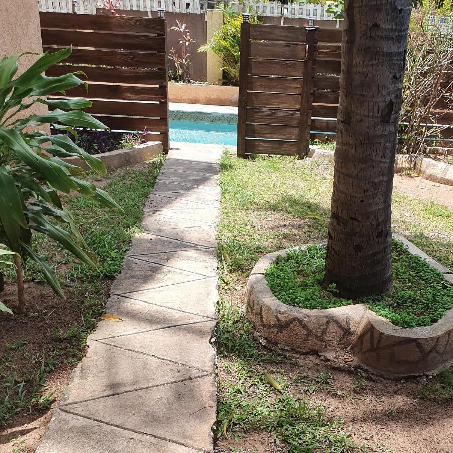 Central Upscale New Kingston Apt With Pool Eksteriør billede
