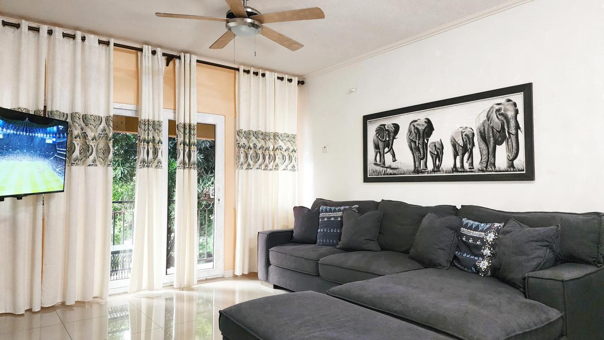 Central Upscale New Kingston Apt With Pool Eksteriør billede